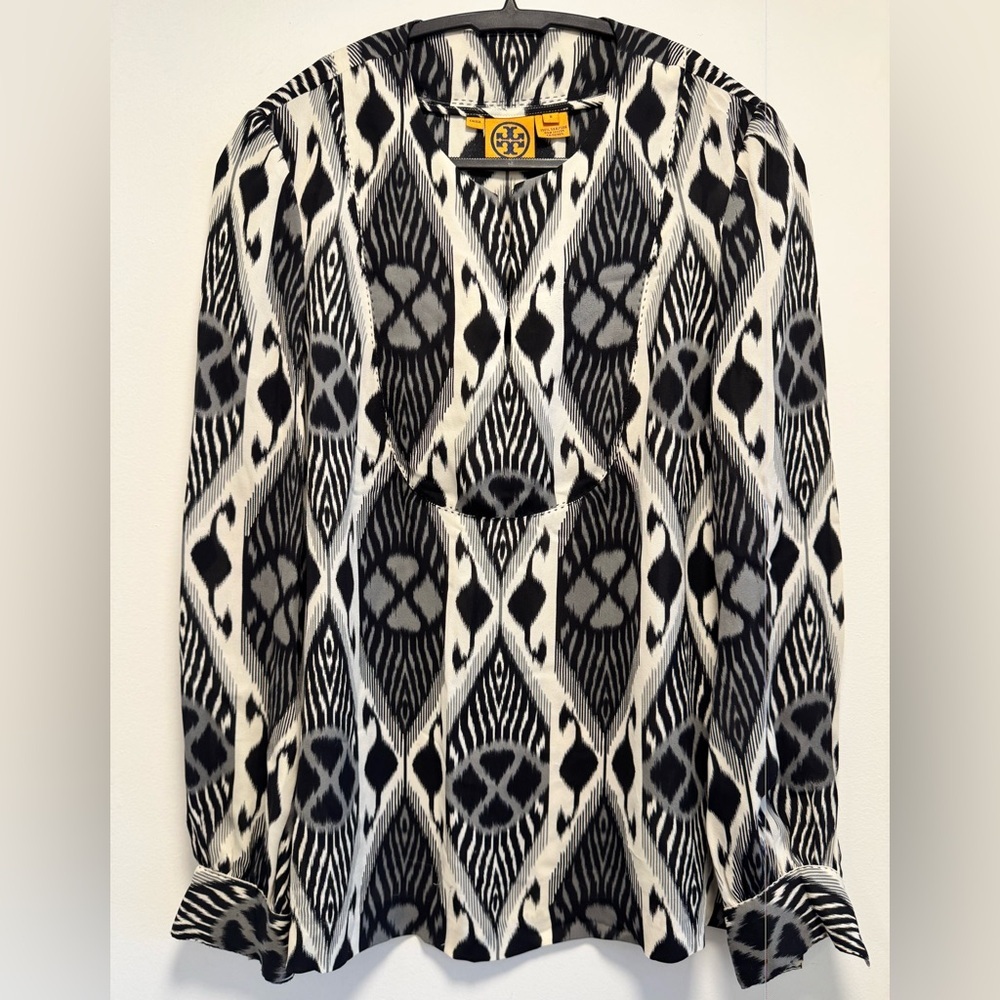 TORY BURCH BLACK/ WHITE IKAT SILK CHIFFON TUNIC BLOUSE - Picture 1 of 3